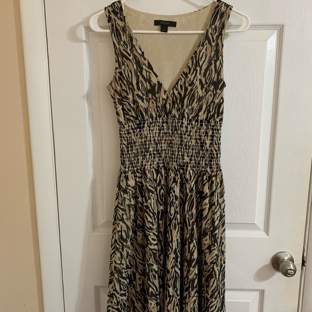 Express Knee length light summer dress v neck